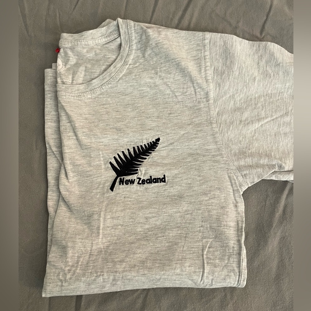 Gray New Zealand embroidered fern logo, unisex tshirt